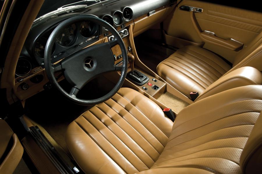  Mercedes-Benz 380 SL Roadster 1984 года  (фото 5 из 6)